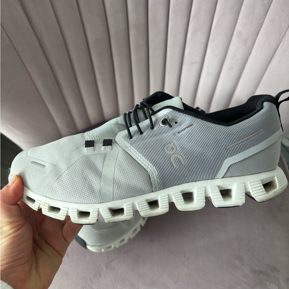 On cloud 5 sneakers